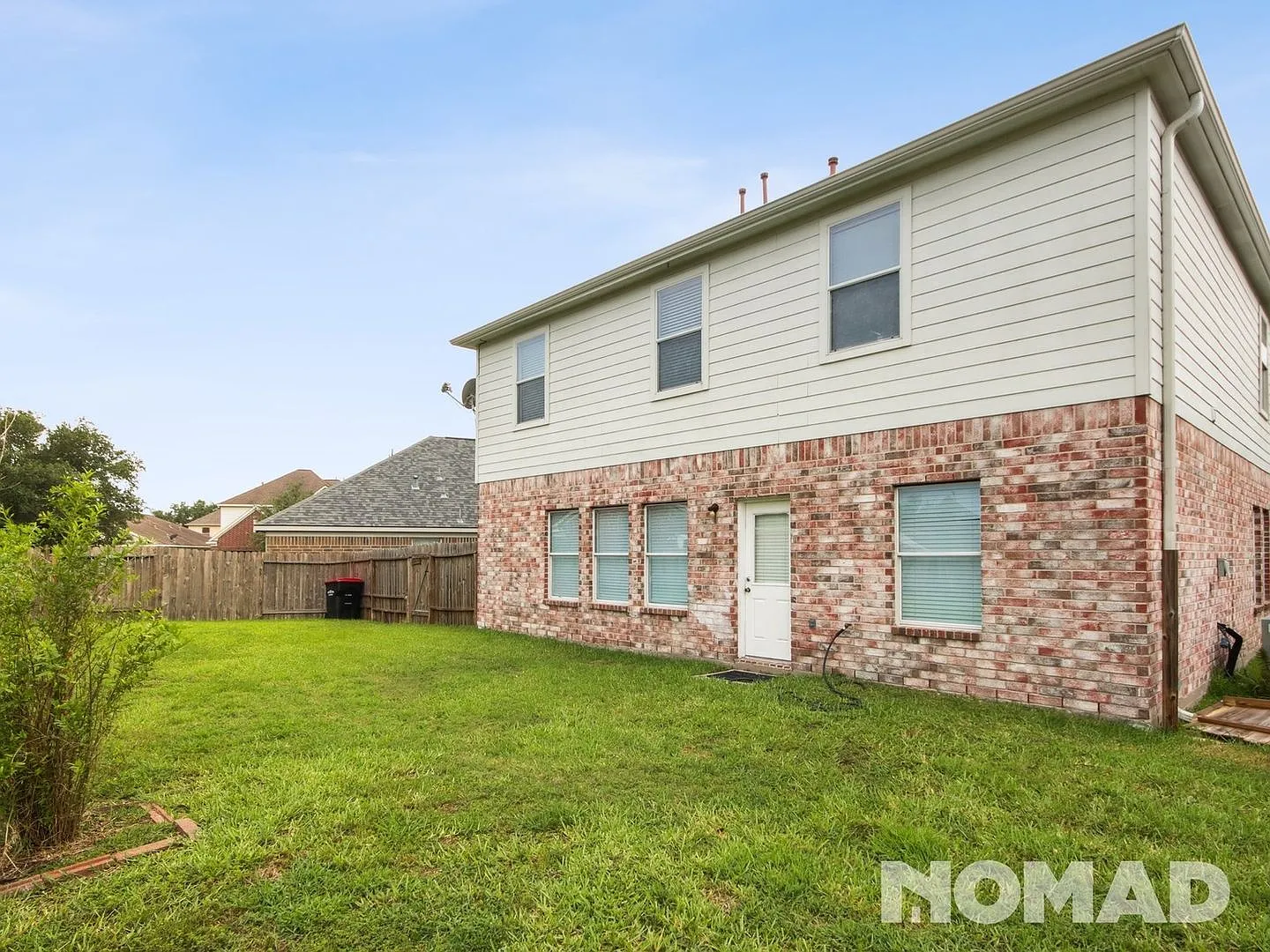 5 Bedroom Single Family Home in Humble — Photo 4