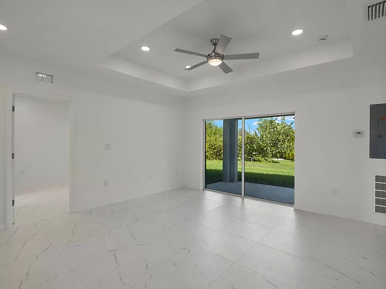 748 Foxtail St E — Photo 8