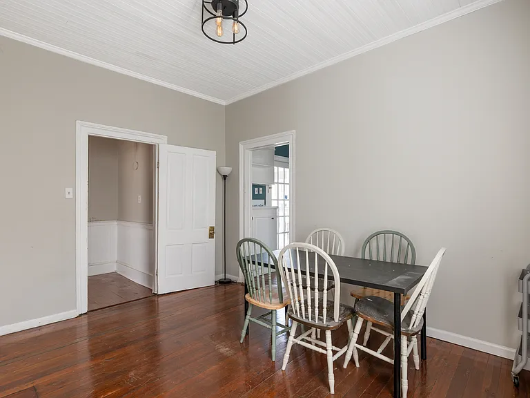 515 Center St — Photo 15