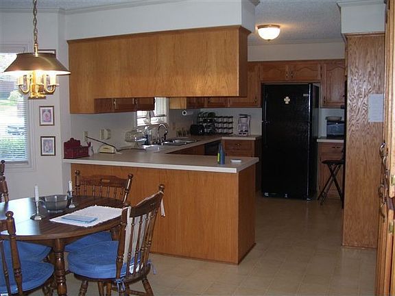 5th image of 103 Pin Oak Dr