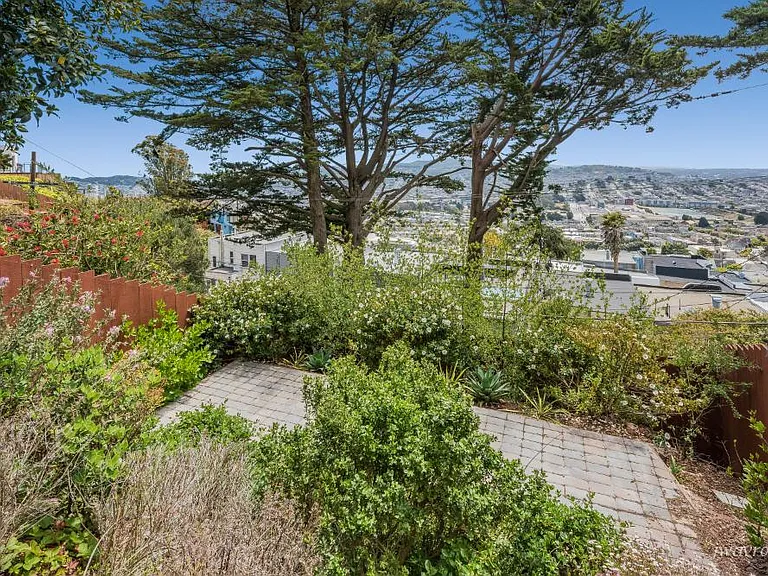 172 Burlwood Dr — Photo 38