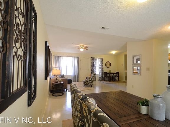 3rd image of 200 Bellflower Cir