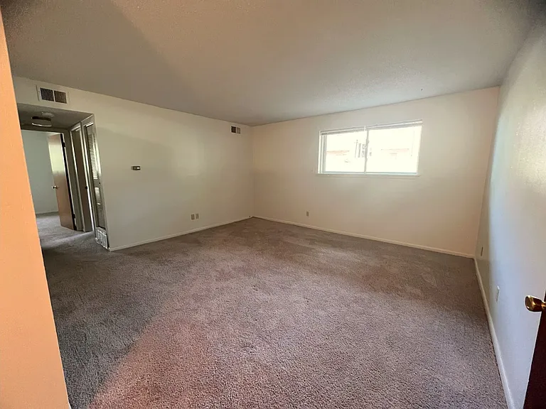 3205 University Dr #J — Photo 4