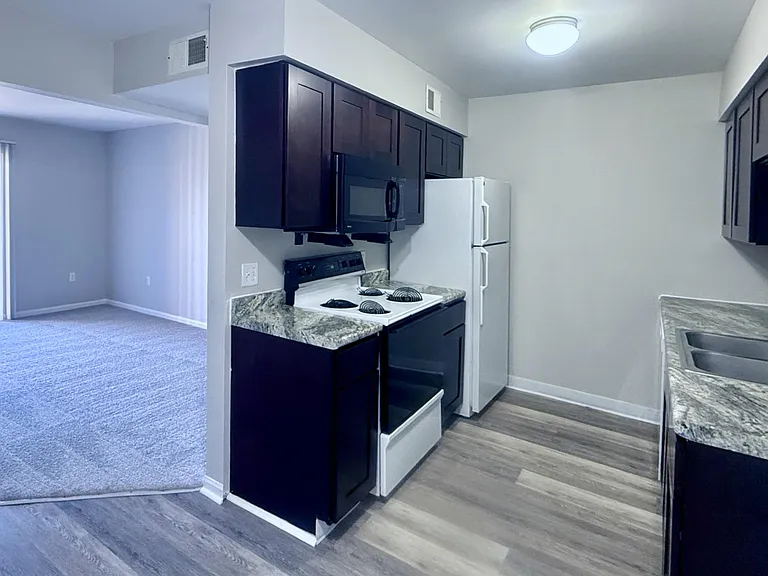 Walnut Creek Apartments — Photo 16