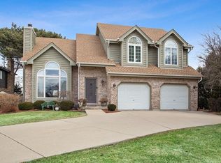 719 S Chris Ln, Mount Prospect, IL 60056