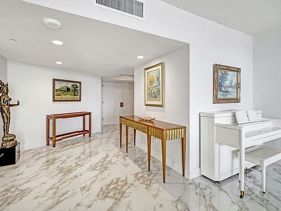 4th image of 100 Lakeshore Drive #353