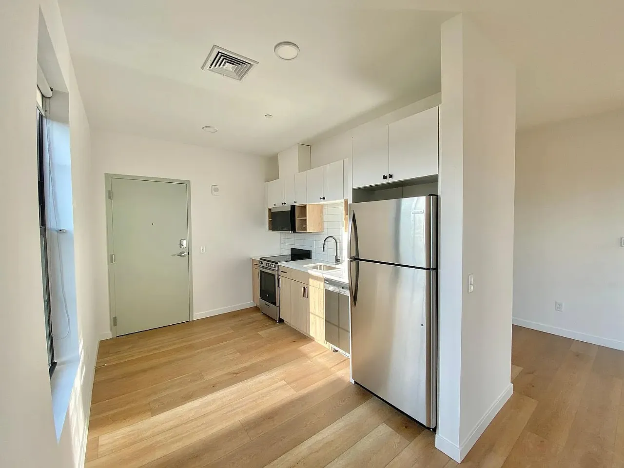 2 bed, 765 sqft, $3,250 — Photo 1