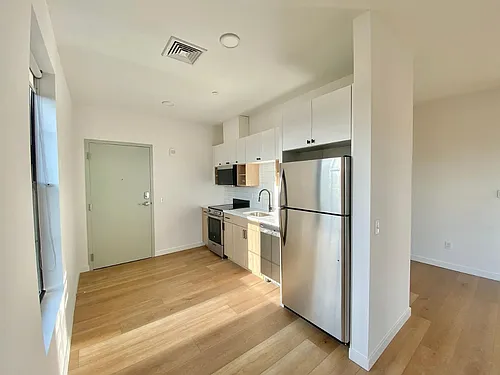 102 Howe St #603 Photo 1