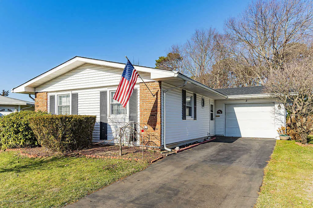 3 Logan Ln photo 1