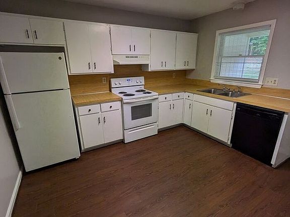2nd image of 226 Park Ln