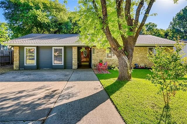 1st image of 912 Emerald Wood Dr