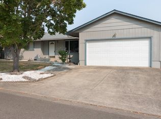 536 Corona Loop Rd, Roseburg, OR 97471
