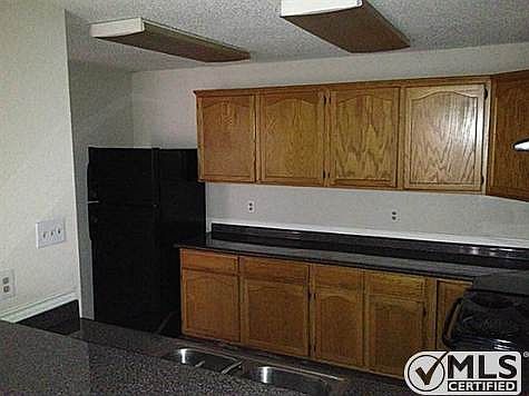 4th image of 1805 Medina Dr
