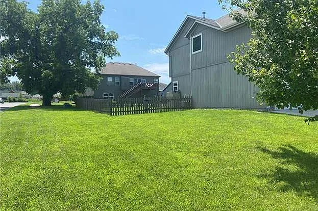 1011 Ironwood Ct — Photo 2