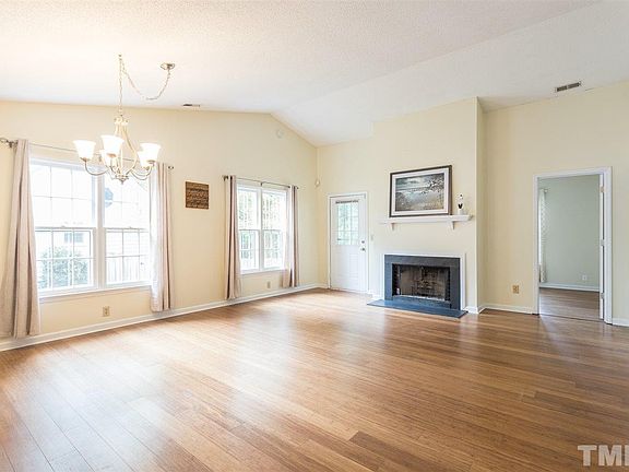 5th image of 104 Wax Myrtle Ct