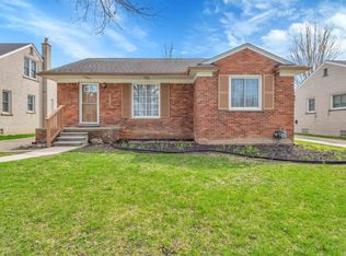 1635 Aline Dr, Grosse Pointe Woods, MI