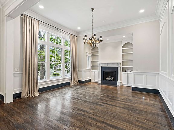 4th image of 637 Belle Park Cir