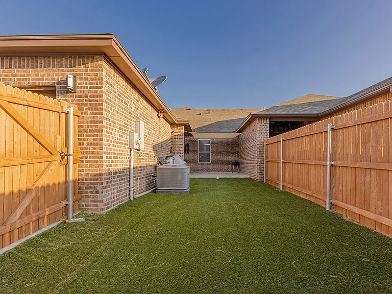5303 Logan Ct — Photo 15