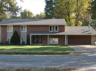 912 W Madison St, Mascoutah, IL