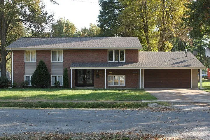 912 W Madison St photo 1