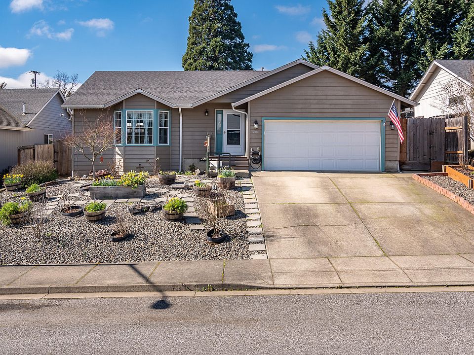 1st image of 380 Sunnyside Dr