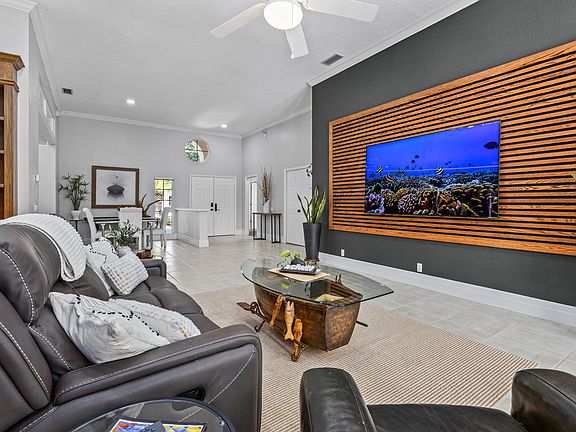 5th image of 7105 Victoria Cir