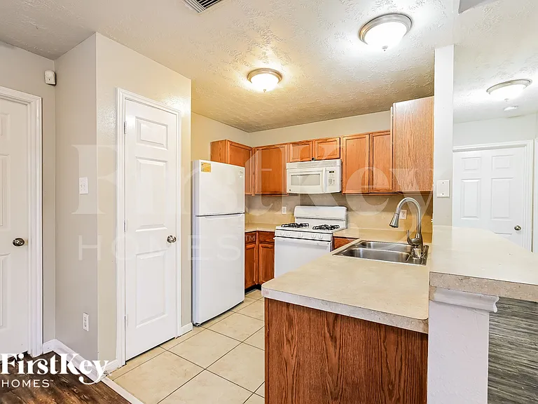 507 Richcrest Dr — Photo 3