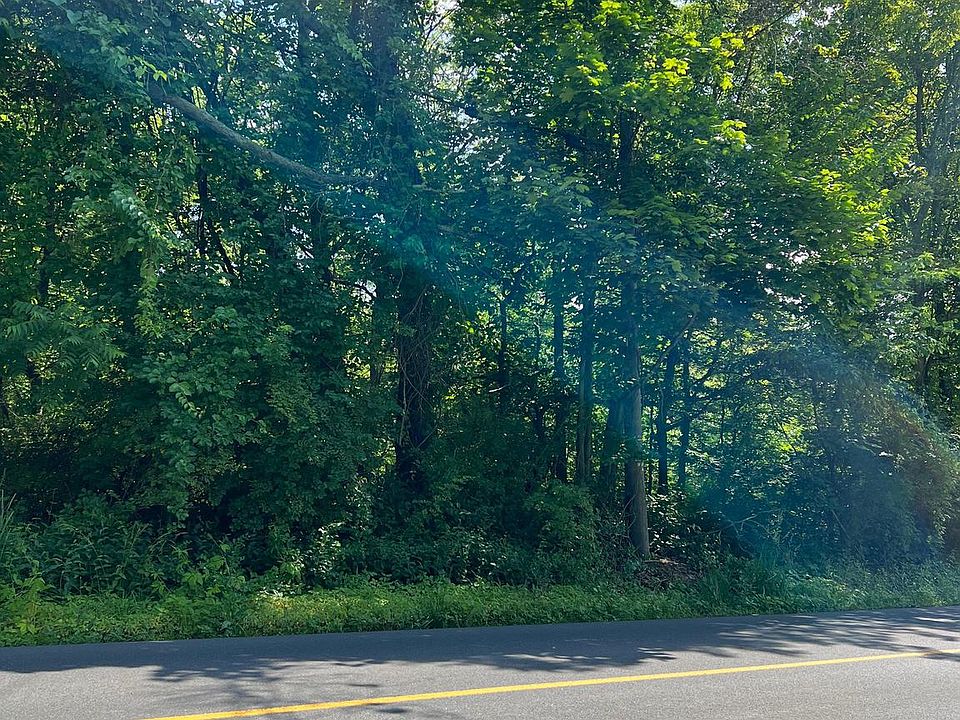 2nd image of 366 Fox Hollow Rd