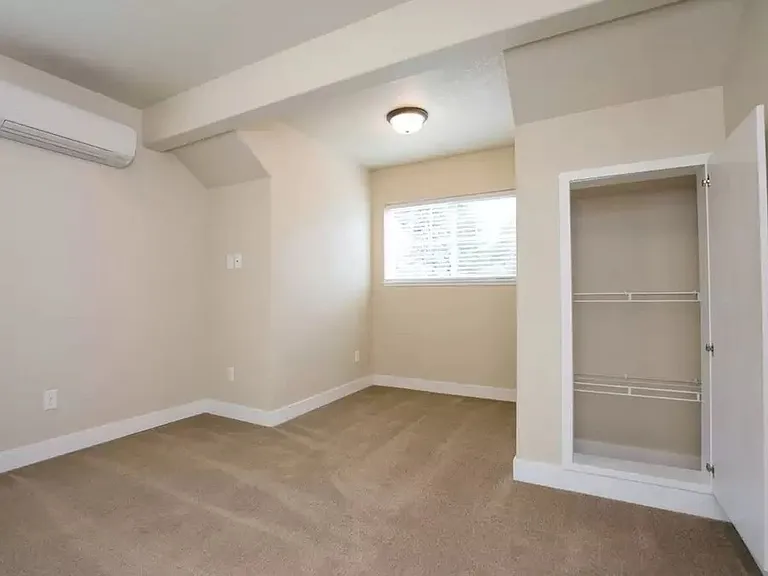 310 NE Frank Johns Rd #B — Photo 8