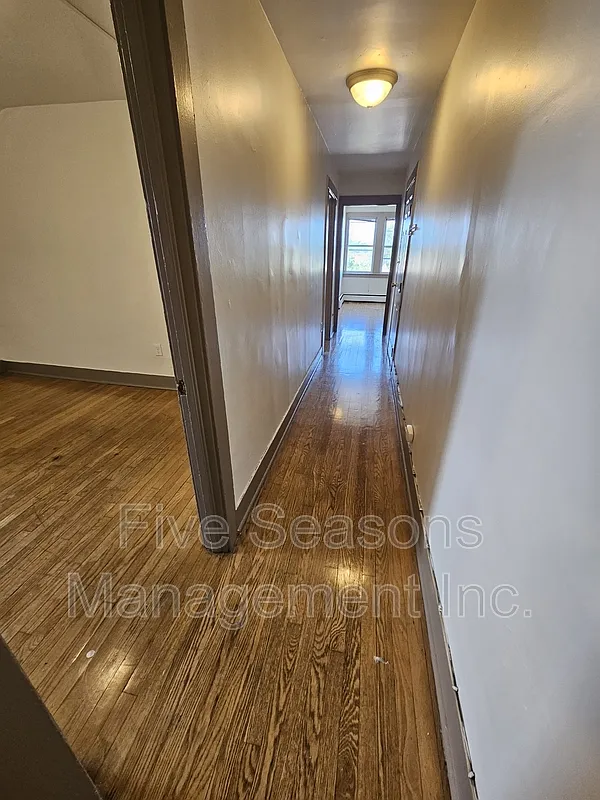 2 bed, 1.0 bath, 900 sqft, $1,800 — Photo 3