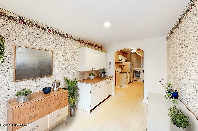 5th image of 10 Glendale Avenue