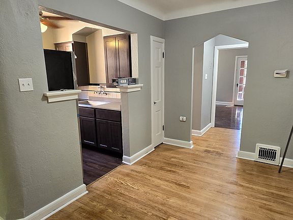 5th image of 6376 Bancroft Ave #2A