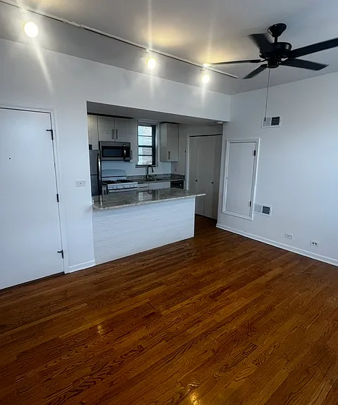 1362 W Crystal St #3F — Photo 2