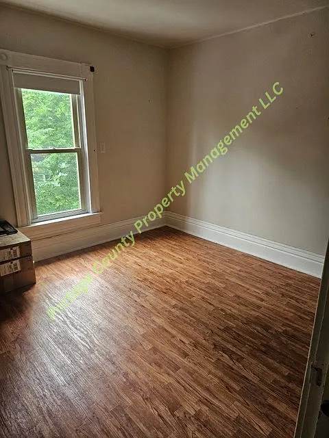 3 bed, 100 sqft, $1,400 — Photo 4