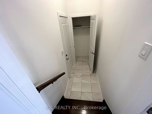 5th image of 111 Hilts Dr
