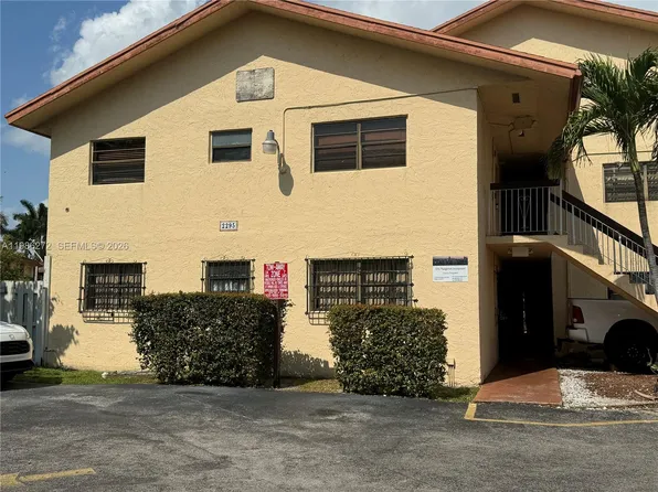 2295 W 53rd Pl APT 201, Hialeah, FL 33016