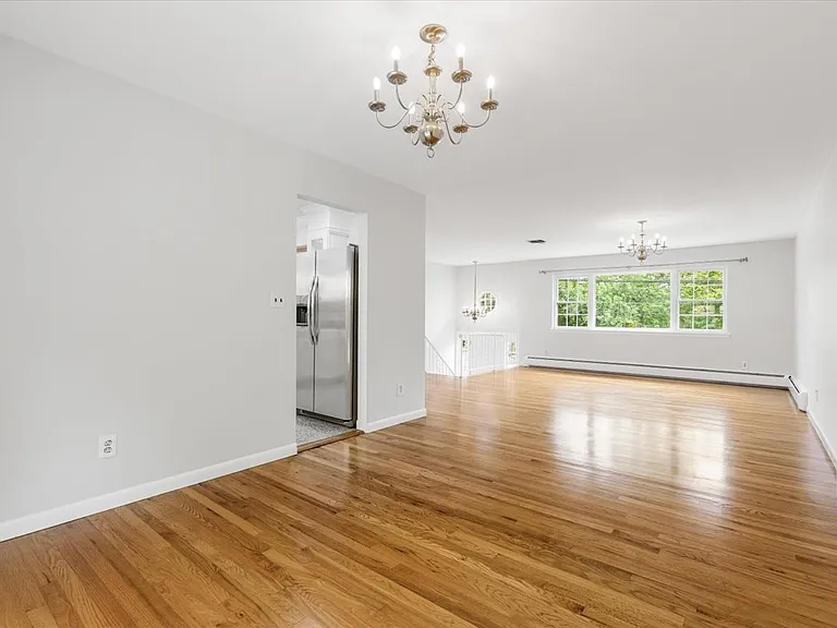 649 White Plains Rd — Photo 5