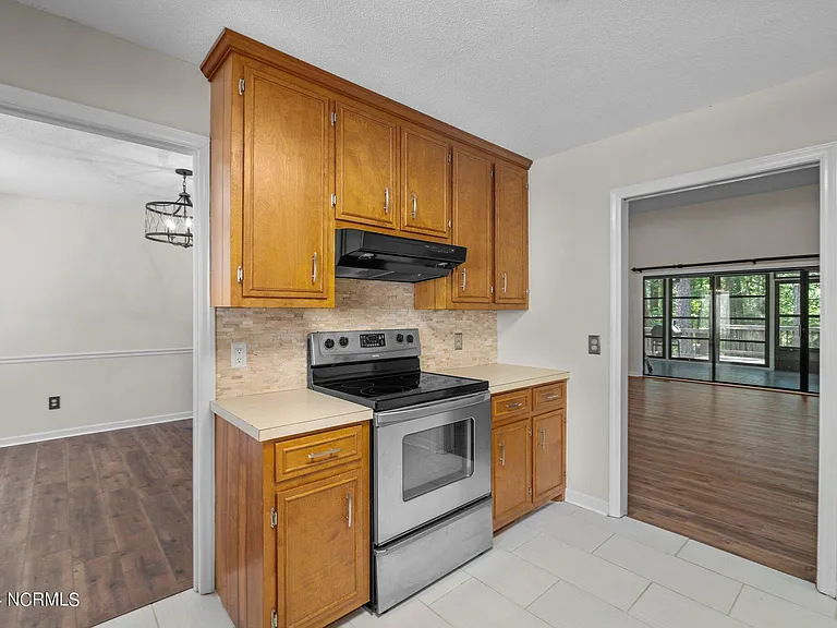 618 Chelsea Dr — Photo 14