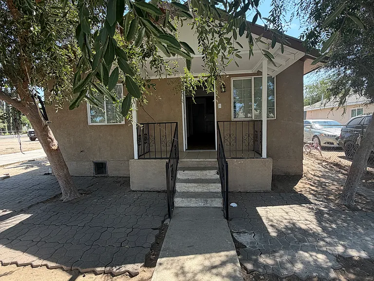 180 San Pedro St — Photo 1