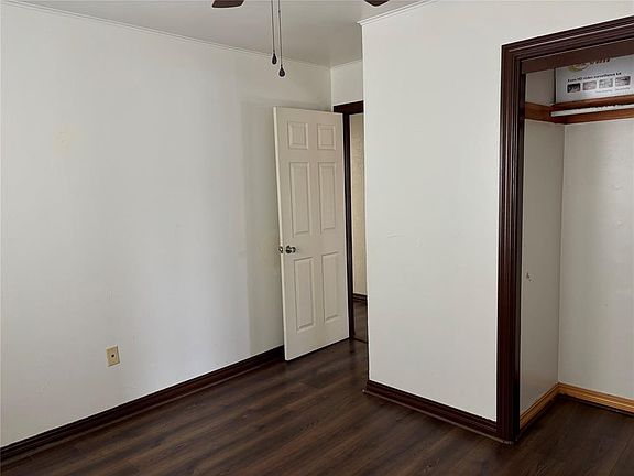 3rd image of 632 Circle Dr