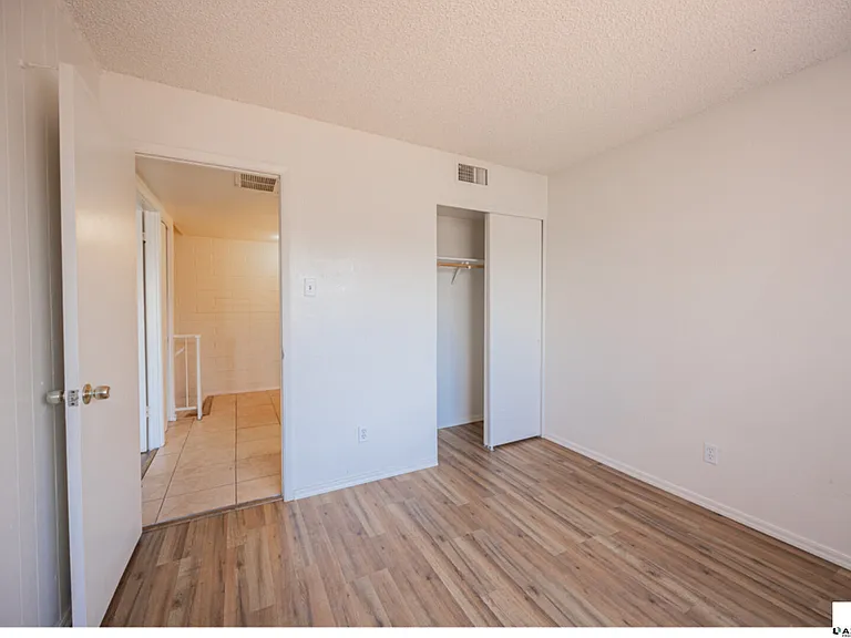 5040 N 40th Ave — Photo 13