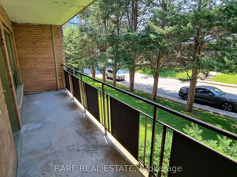 431 Martha St W #7 — Photo 12