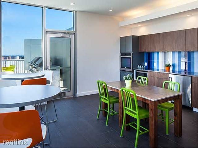 N-AmenityOutdoorLounge01-SkyPavilionRooftopLounge