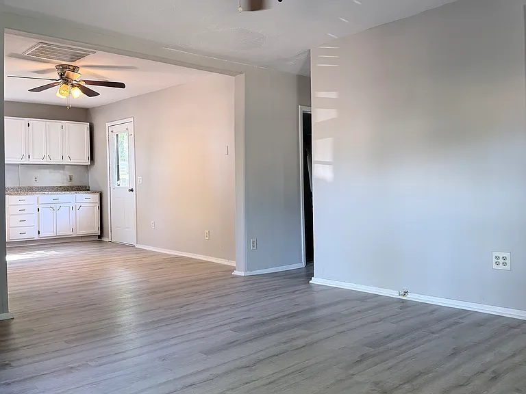 415 W Center Ave — Photo 6