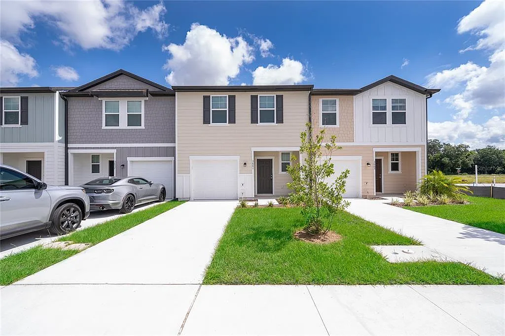 3 bed, 2.5 bath, 1480 sqft, $1,900 — Photo 2