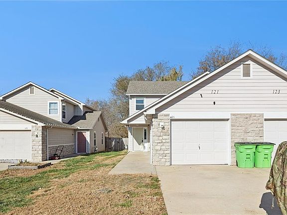 2nd image of 121 Silver Leaf Ln