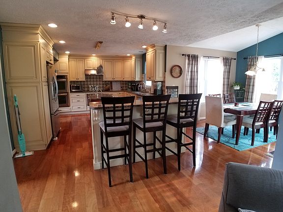 2nd image of 214 Balsam Tree Ct