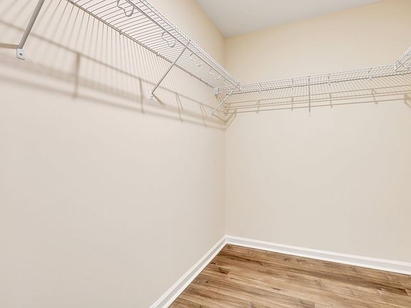5th image of 204 Vinesville Ct
