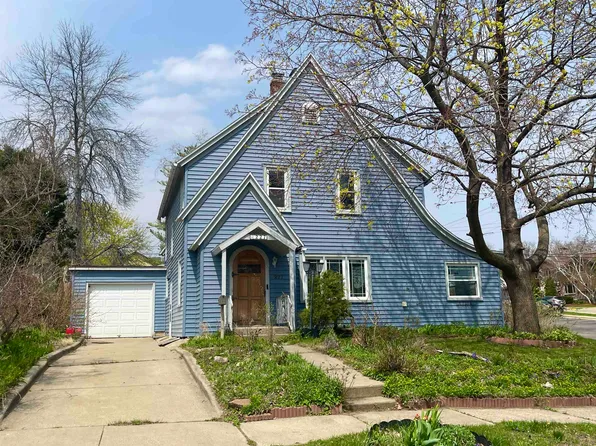 227 1st St, Baraboo, WI 53913