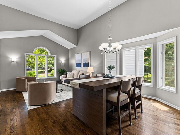 5th image of 9451 White Oaks Trl N